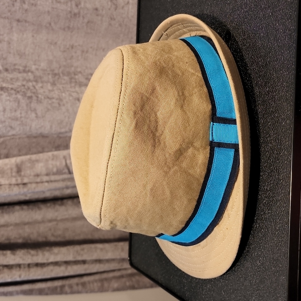 Boys size M 7-8 Children's Place tan w blue band Fedora hat. All season hat!